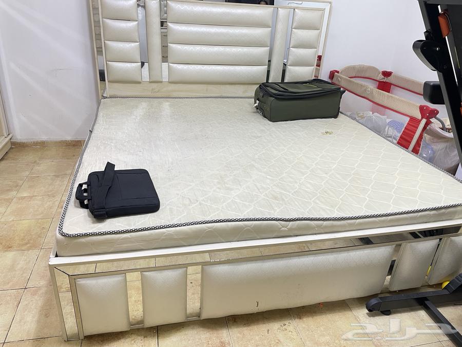 غرفه نوم تفصيل مكونه من ثمان قطع للبيع64378687599747111