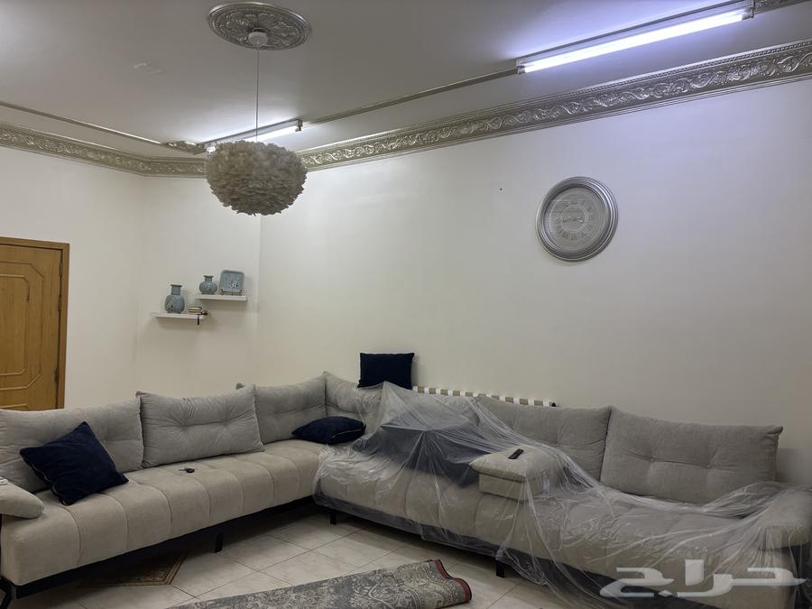 اثاث معا اجهزتها الكهربائية على الشرط64387843574402114