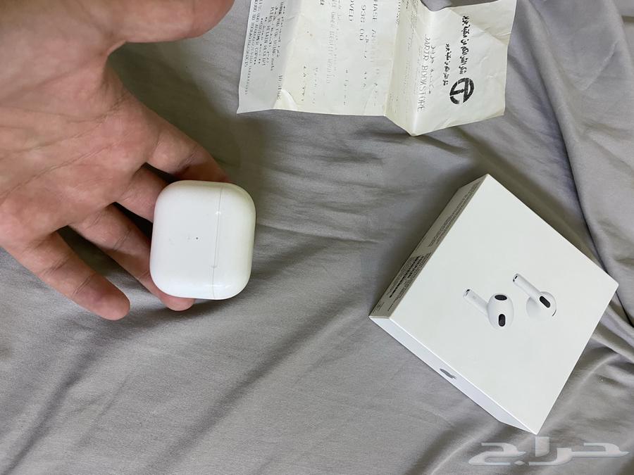 علبة سماعاة ايربودز من جرير بلفاتورها والكرتون والرقم التسلس64391784198787110