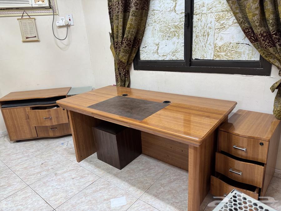 طاوله مكتبيه ممتازه تتكون من 3 قطع تواصل عن طريق الوتس اب64380507053441110