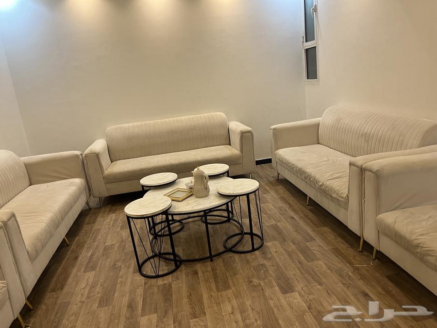 للبيع كنب مع طاوله64384828230659113