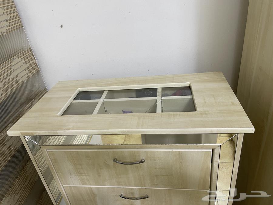 غرفه نوم تفصيل مكونه من ثمان قطع للبيع64378687599747110