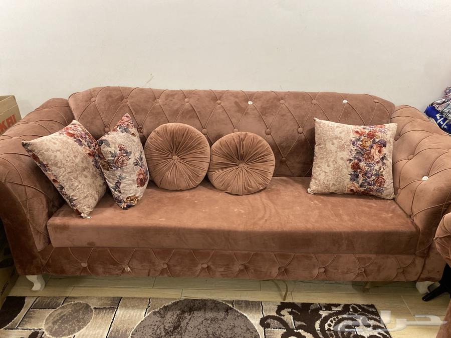 كنب للبيع حالته جيده64390375021698111