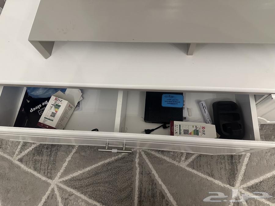 مكتبت تلفزون ما فيه ايى شي ومكتبت دراسه وكرسي للبيع64390720366593113