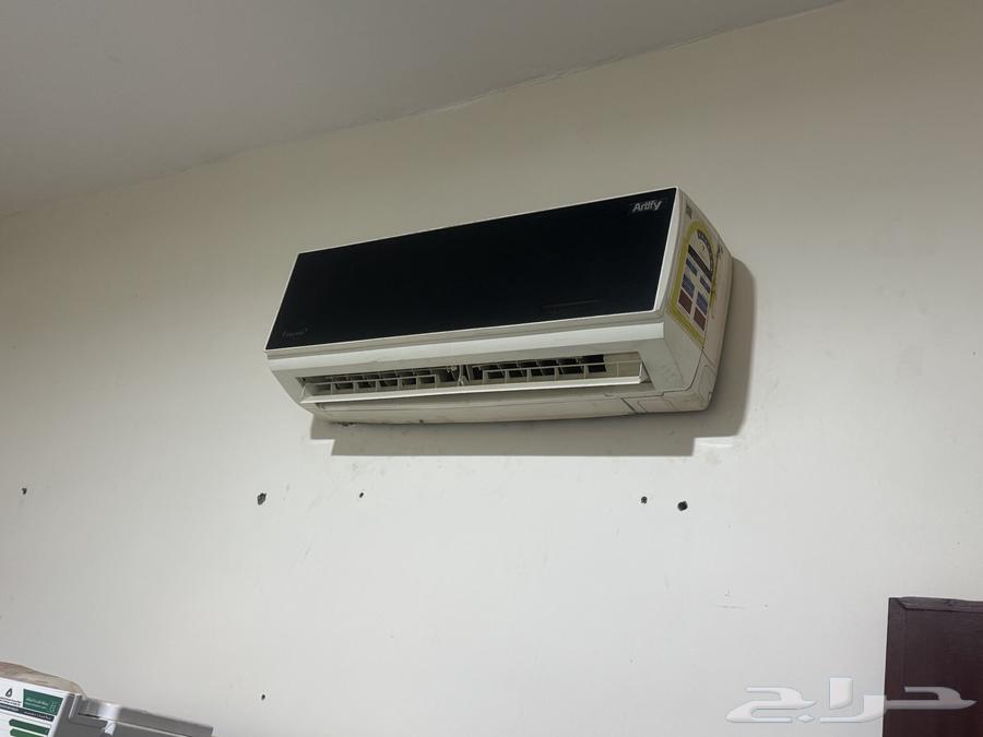 Two 12,000 BTU split air conditioners, one window air conditioner, a refrigerator, an oven, and two gas cylinders64390471988609111