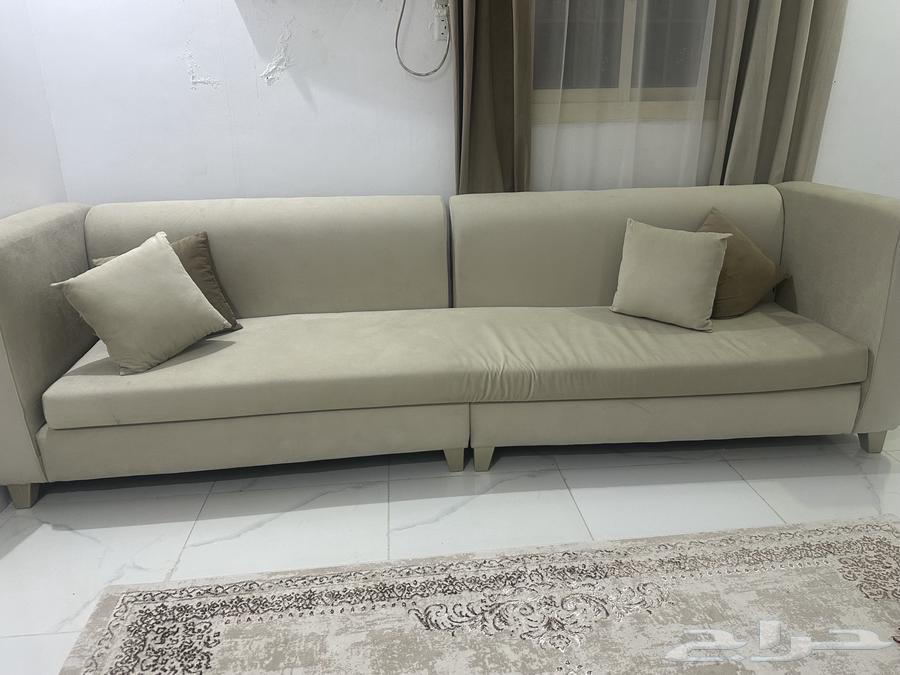 كنب بلونين مع ستارة  نظيف وفخم.. والسعر يختاره الجاد .64389045410307110