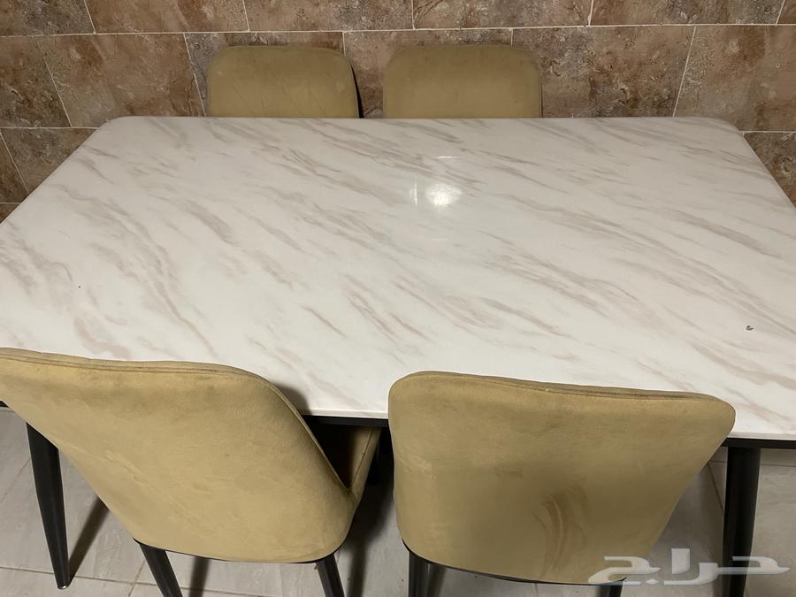 Dining table with four chairs64386096219267110