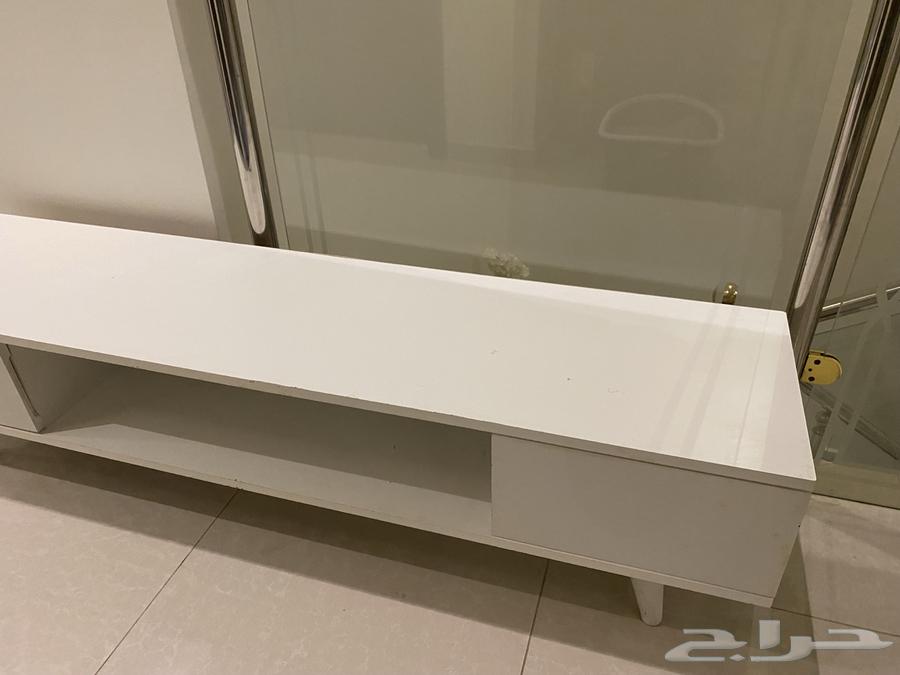 طاولة تلفزيون للبيع64379079394434110