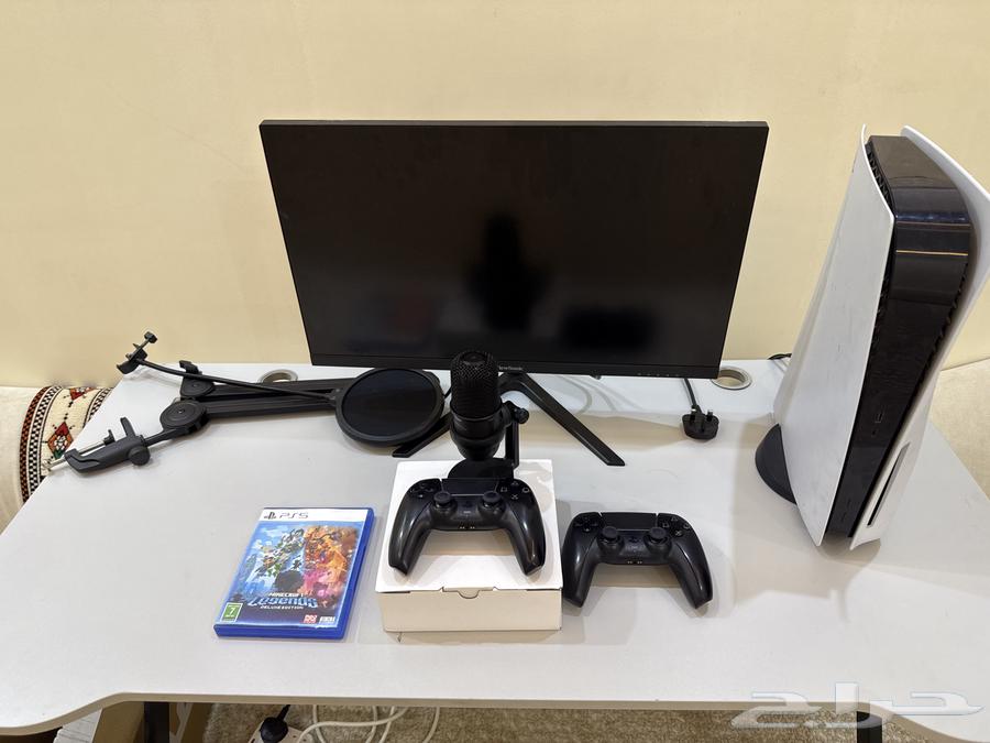 Sony 5 for sale with screen, microphone, mic stand, and headset64390582381443110