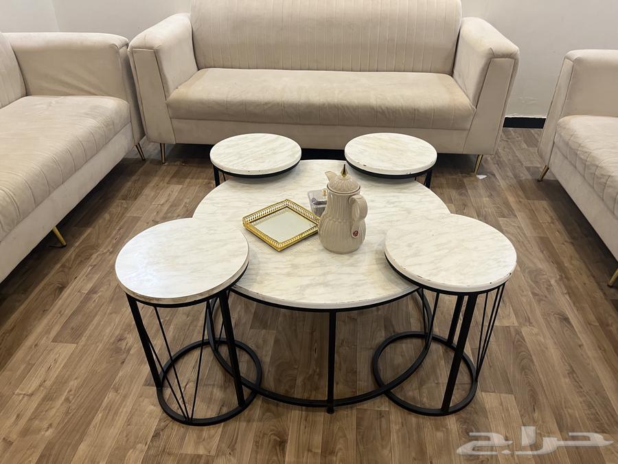 للبيع كنب مع طاوله64384828230659111