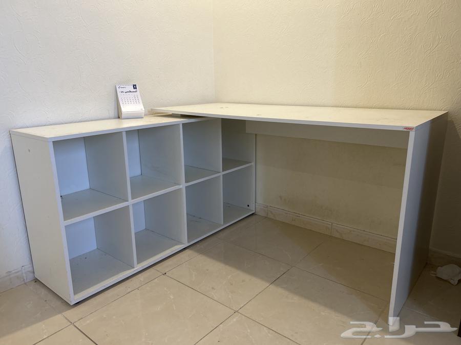 Table and chair in good condition64385592779523110