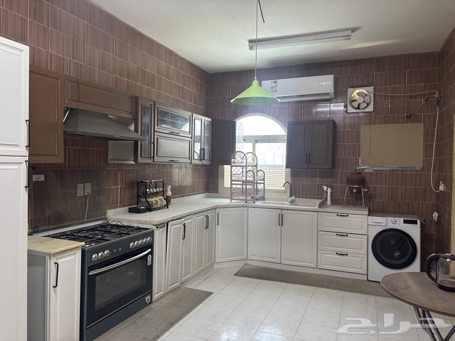 اثاث معا اجهزتها الكهربائية على الشرط64387843574402113