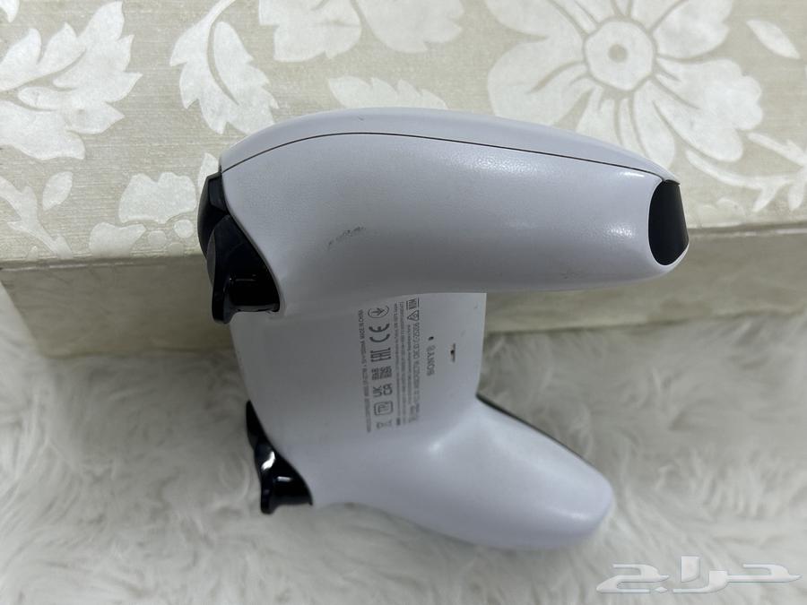 يد سوني 564379399324418111