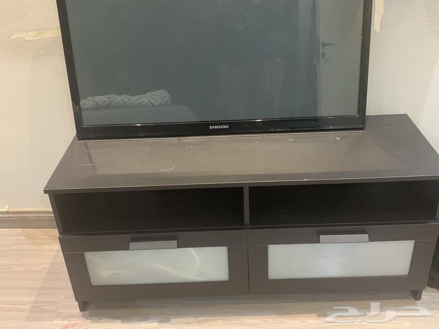 طاولة من ايكيا نظيفه وتشيل اغراض كثيره64391065149697110