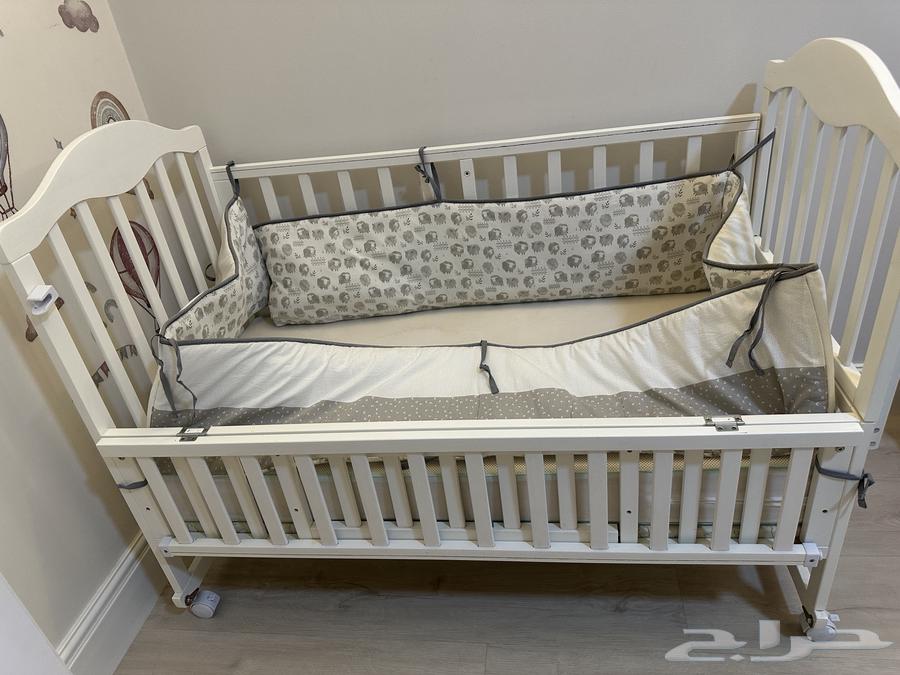 Wooden children's bed, opens up, almost new64388413175938113
