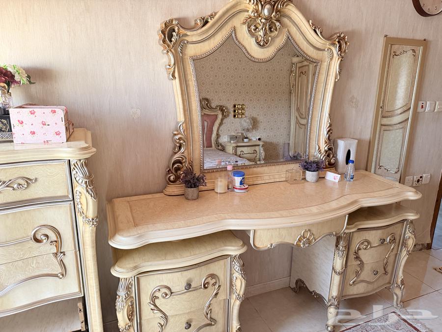 غرفة نوم صيني ملكي نظيفة بيع مستعجل64384355372290113