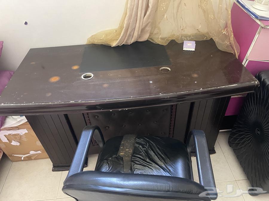 Office desk with chair64380957912705110