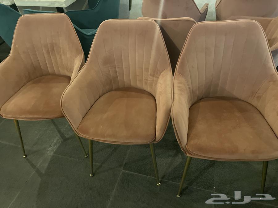 للبيع اثاث وطاولات ومطبخ نظيييف64390761705986112