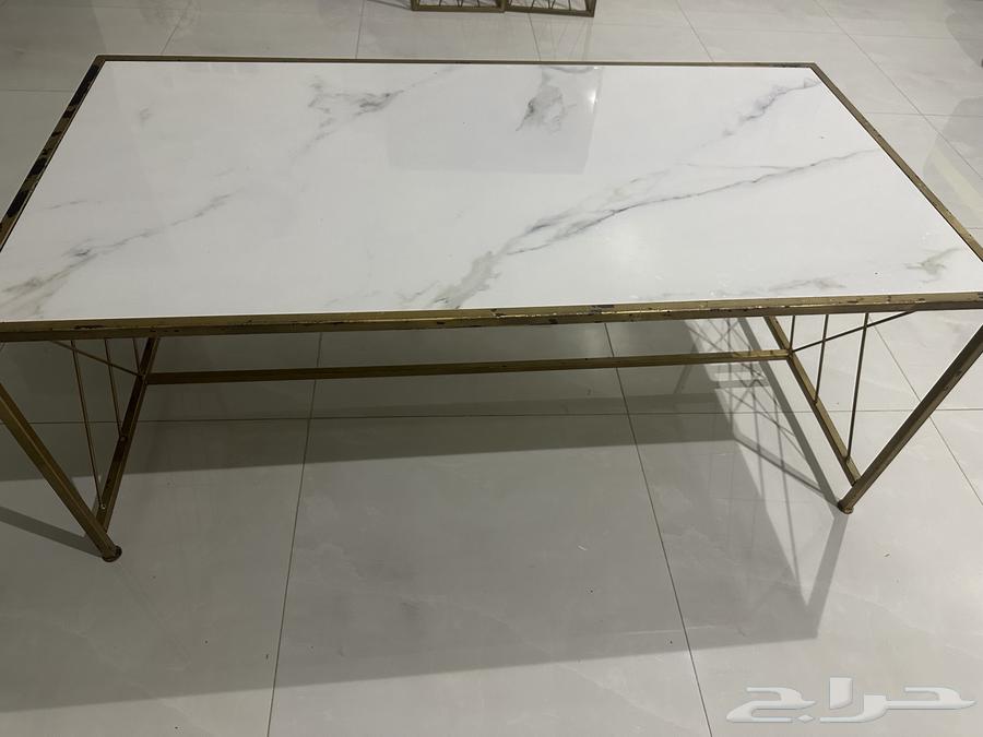 طاولة وسط مع خدمات64384562826626110