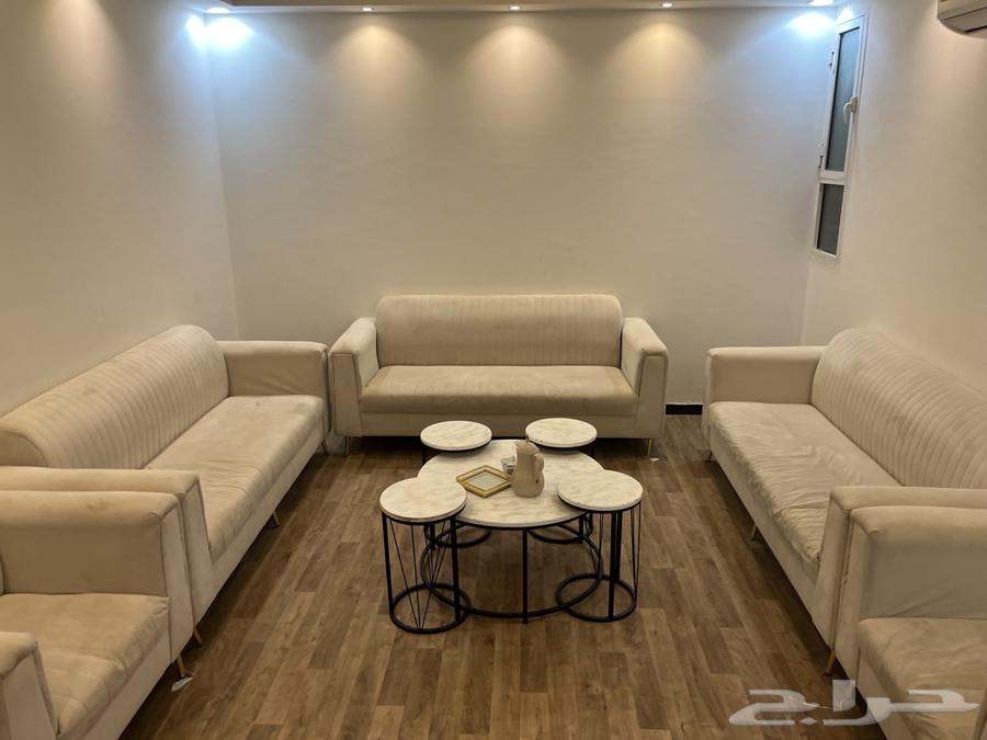 للبيع كنب مع طاوله64384828230659110