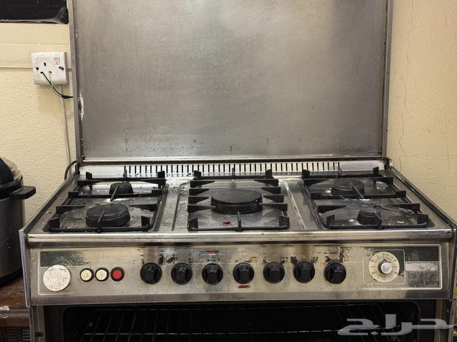 بوتاجاز غاز 5 شعلات يعمل 100  و الفرن يعمل 100  بدون باب64379021723907110