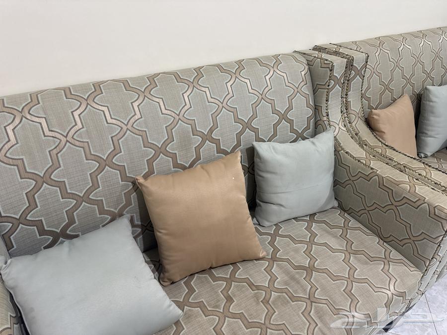 L-shaped sofa64385873329154110