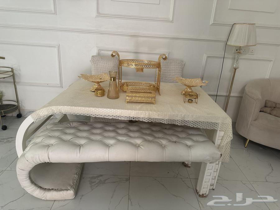 مكيف و ثلاجه للبيع استعمال نظيف  وغرف نوم  ABtalks64382846116610110