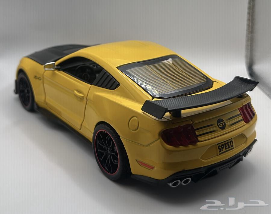 1:24 scale car model64525884011522114