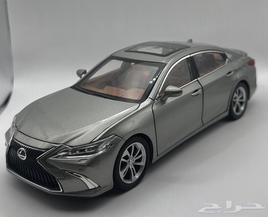 1:24 scale car model64525884011522110