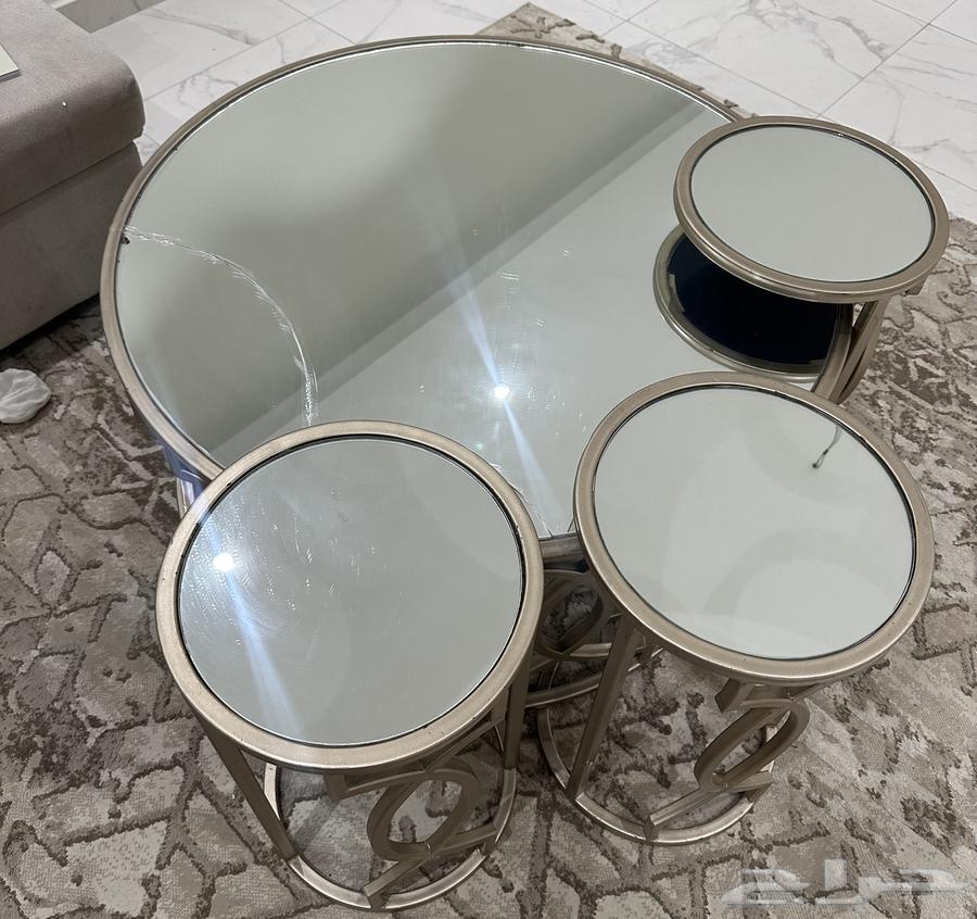 Table with 4 chairs64392196894594110