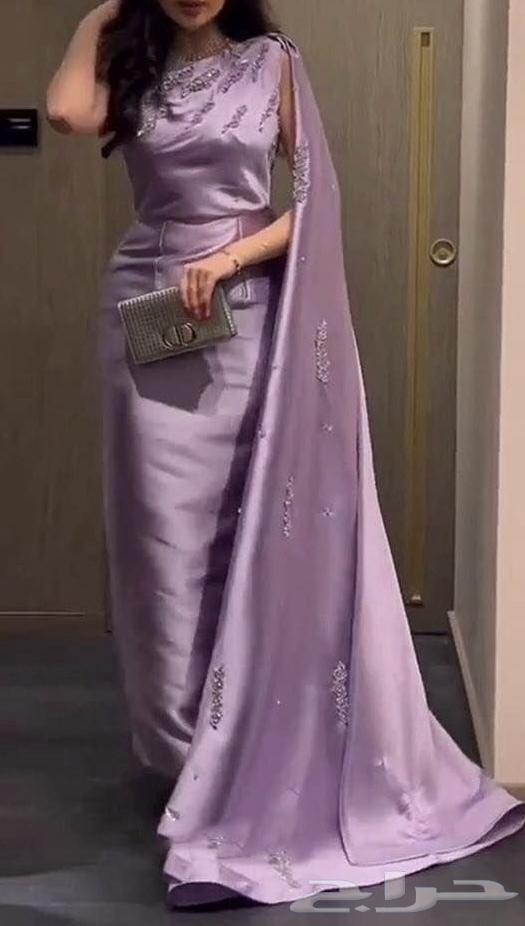 للبيع فساتين مستعمله مره واحده ب 15064384465506817112