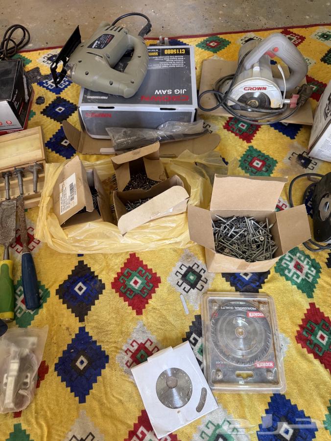 Carpentry tools64380902423938112