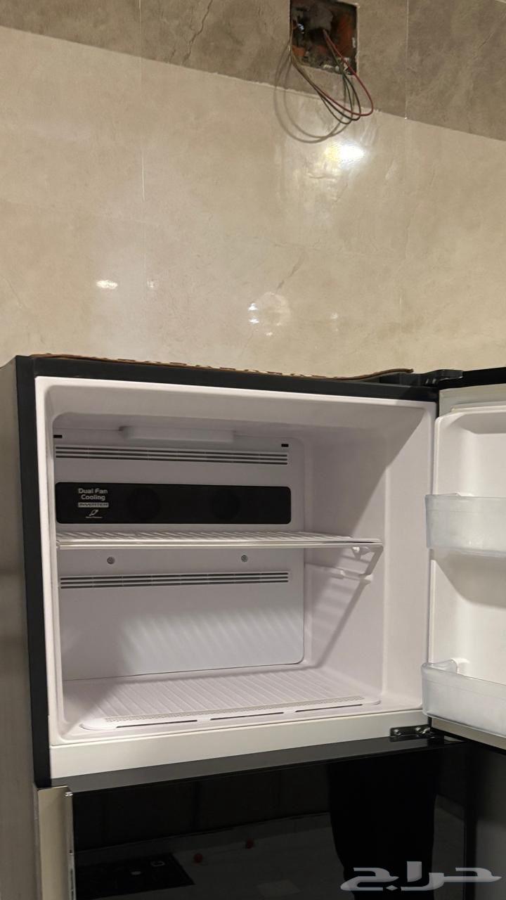 ثلاجه توشيبا لون اسود نظيفه للبيع64387397404546112