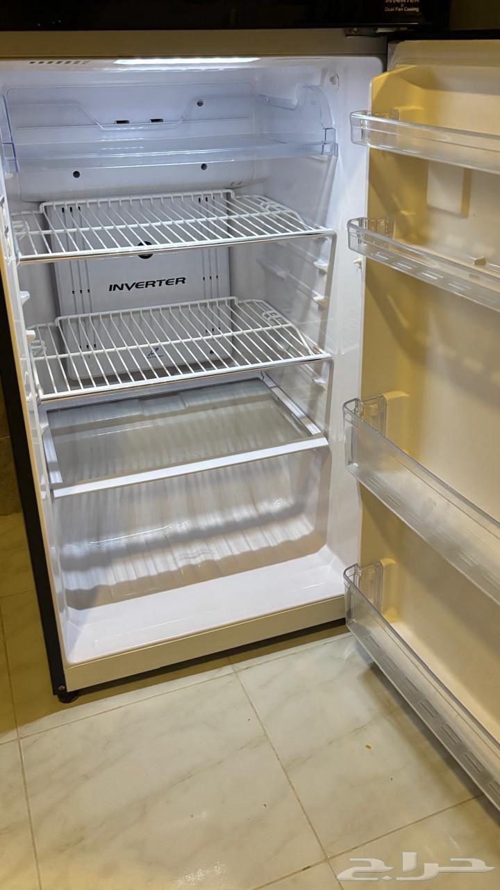 ثلاجه توشيبا لون اسود نظيفه للبيع64387397404546111