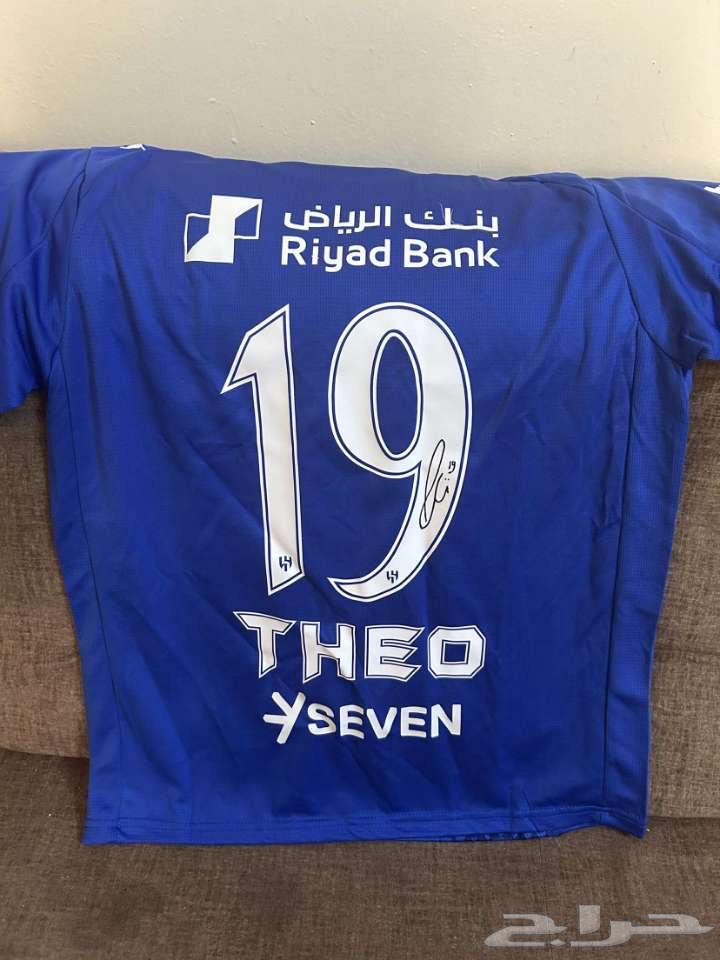 تيشيرت ثيو هيرنانديز مع التوقيع64386221163394110