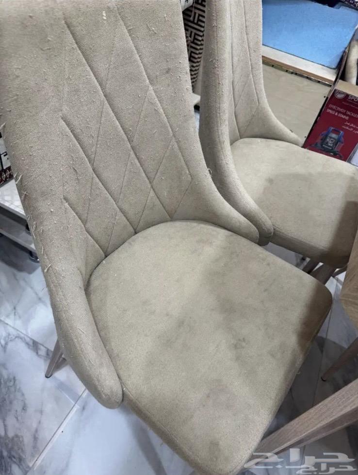 Dining table with buffet in good condition64382500535811111