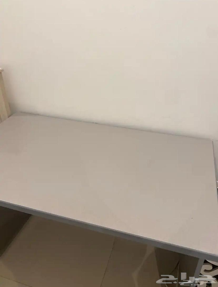 طاولة خشبيه للبيع64384259492994110