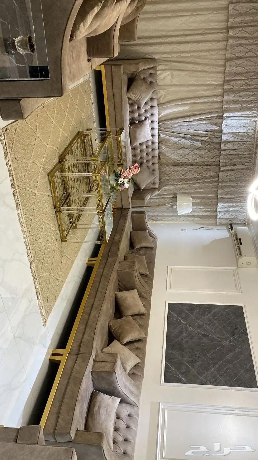 كنبات شبه جديده. عدد 7 حبات. مع طاولات مذهبه64384745160322111