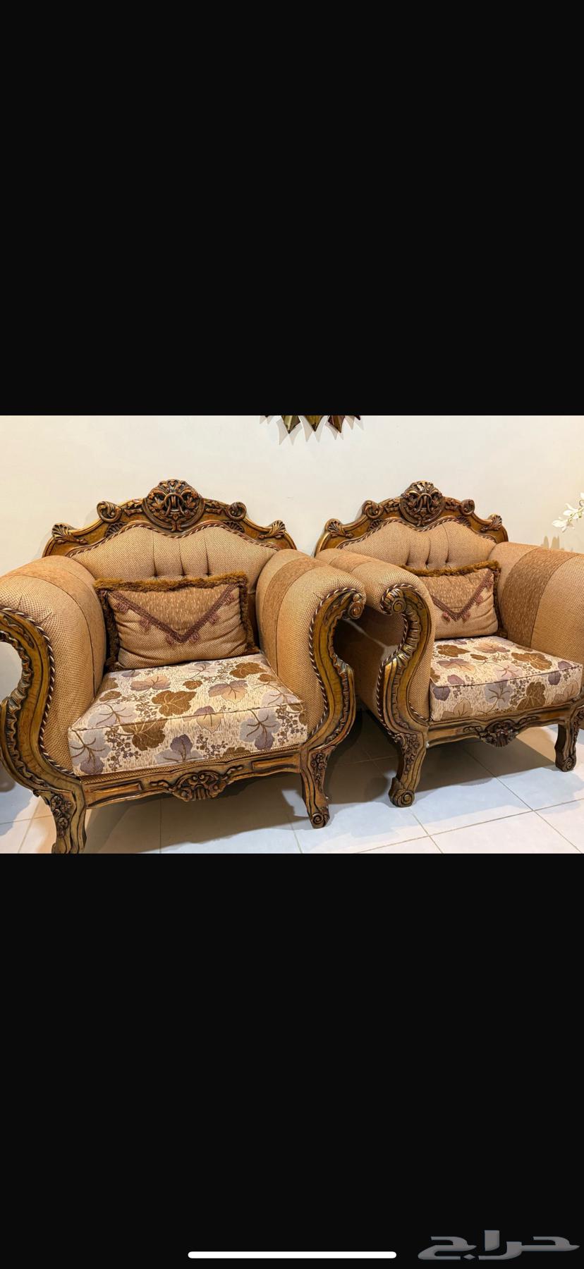 كنب مجلس خمس قطع وطاوله كبيره وطاولتين جانبيه واثنين صغيره64384521040002114