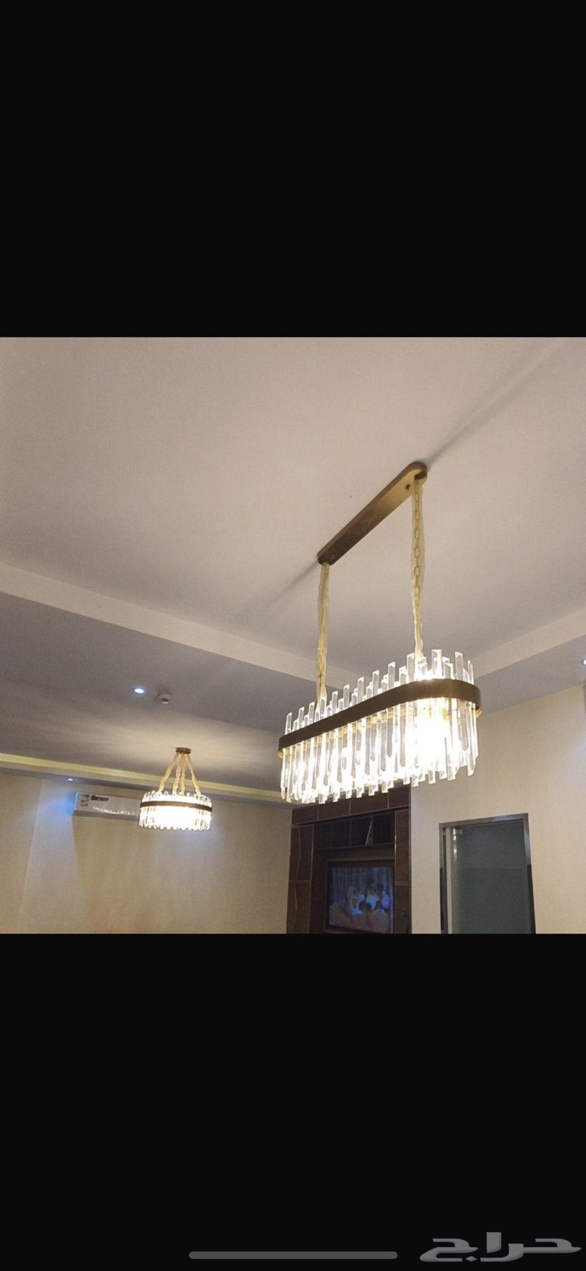 ثريات أنيقة بحالة ممتازة للبيع64389225068161110