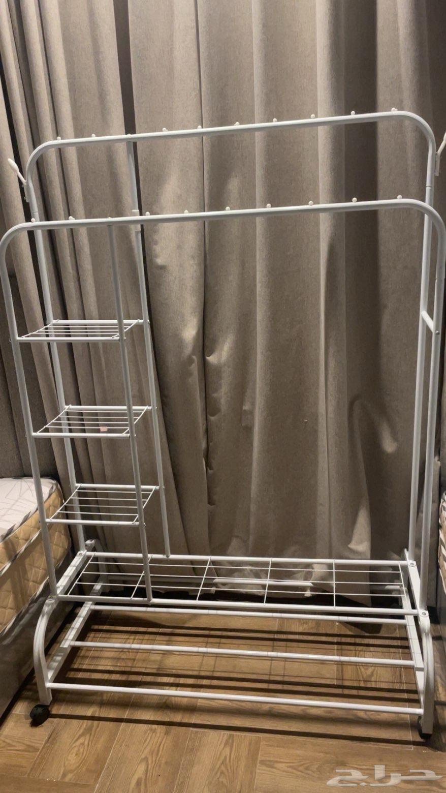 اثاث سرير و استاند ب 300 بيع فوري ماعندي مكيفات ولا فرن64386138349699111