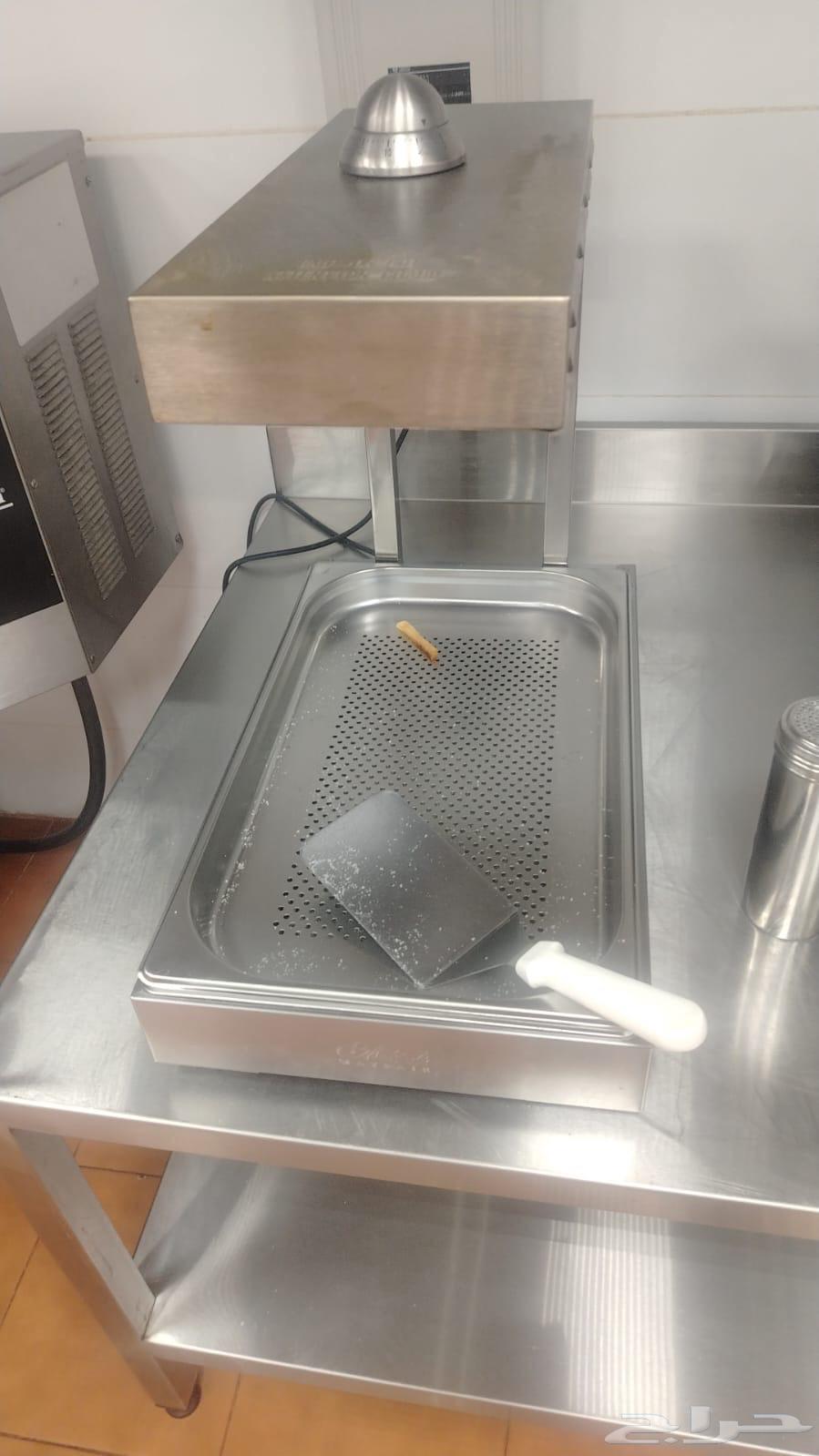 معدات مطعم متكاملة شبه جديدة64386821951234113