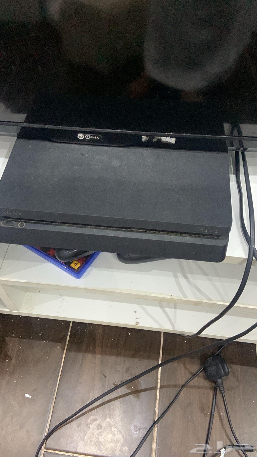 For sale screen and two new PS4 controllers64381878538113111