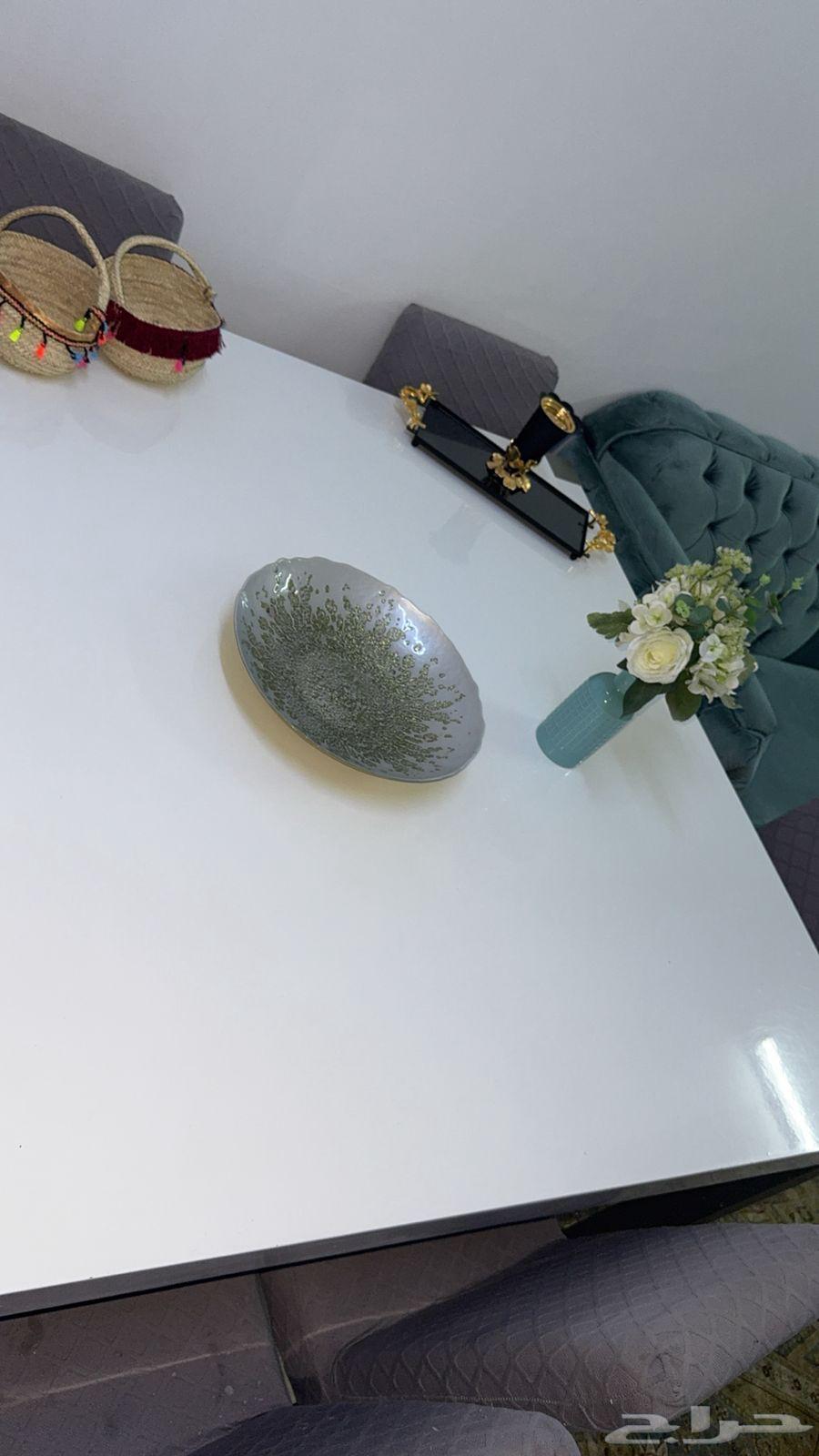 Dining table64379544581763110