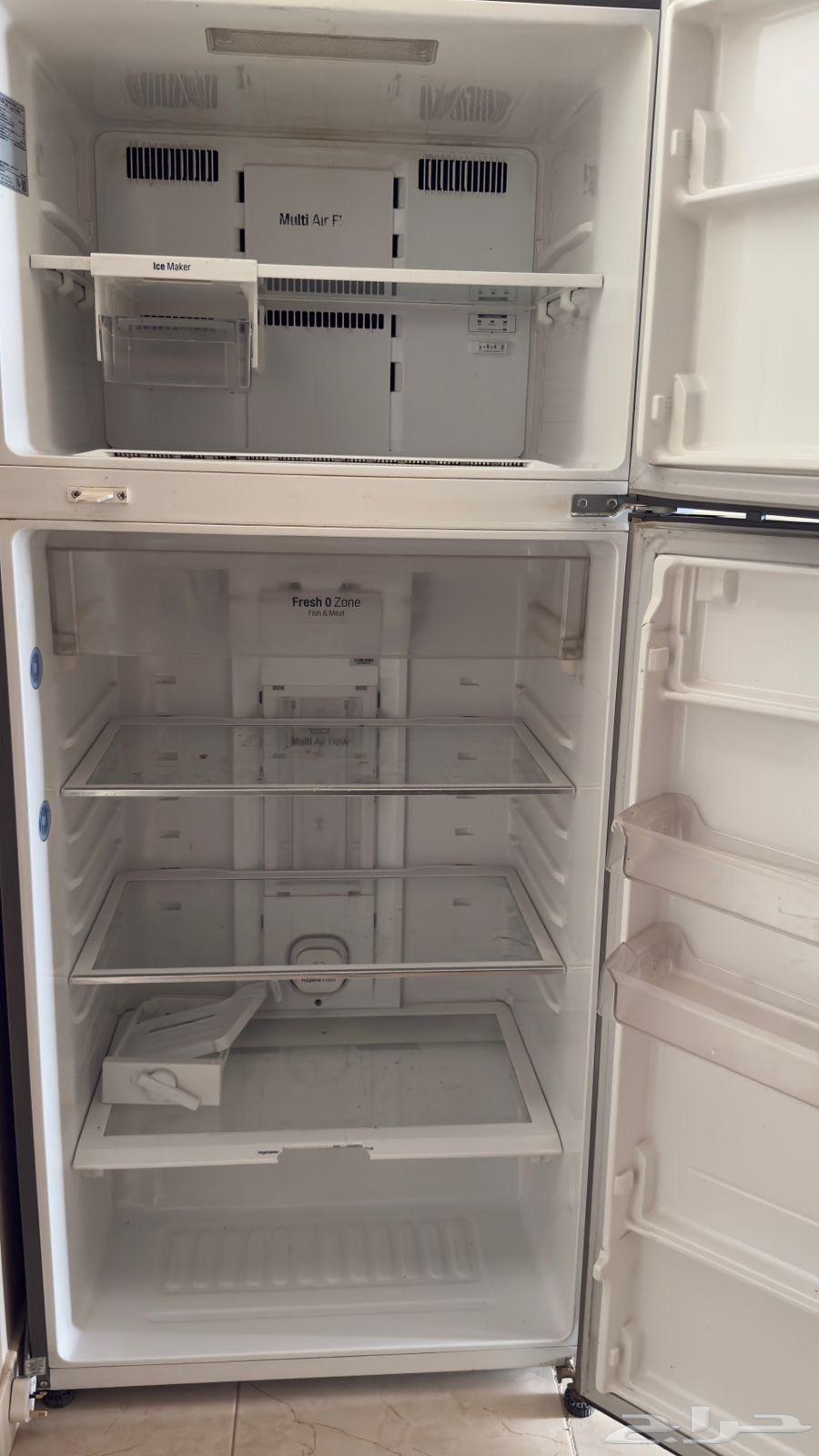للبيع ثلاجه LG استيل (علوي  فريزر   سفلي ثلاجه)64385928645379111