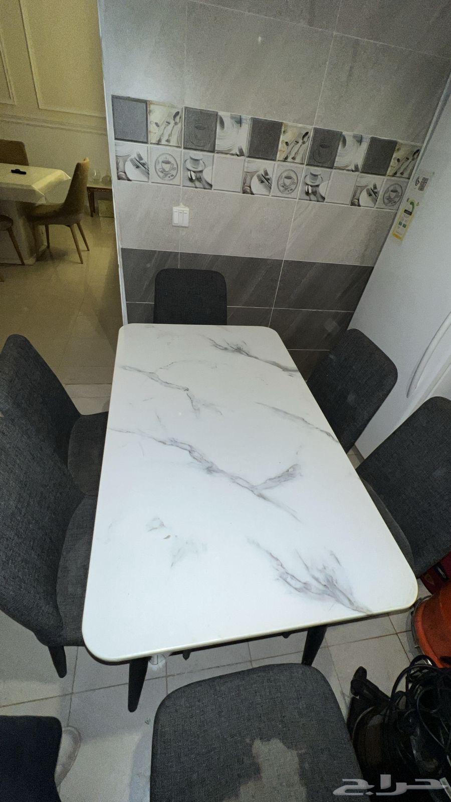 Dining table64386152009731110