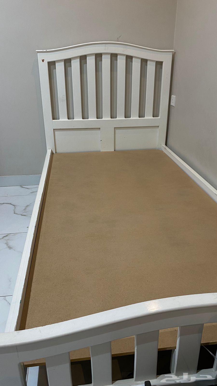 Three single and a half beds with mattresses64385091509891110