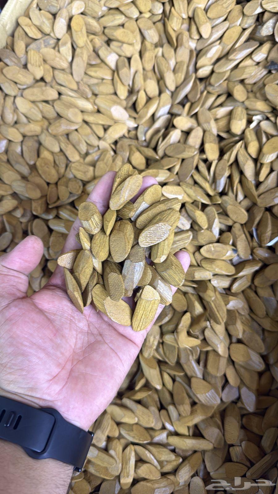 Moroccan oud from home, 400 per kilo64385021765890111