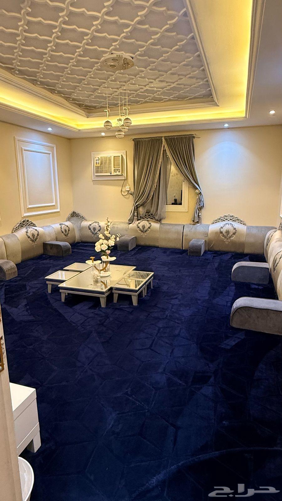 مساند وفرشه وطاولات نظيفه للبيع64384952391425111