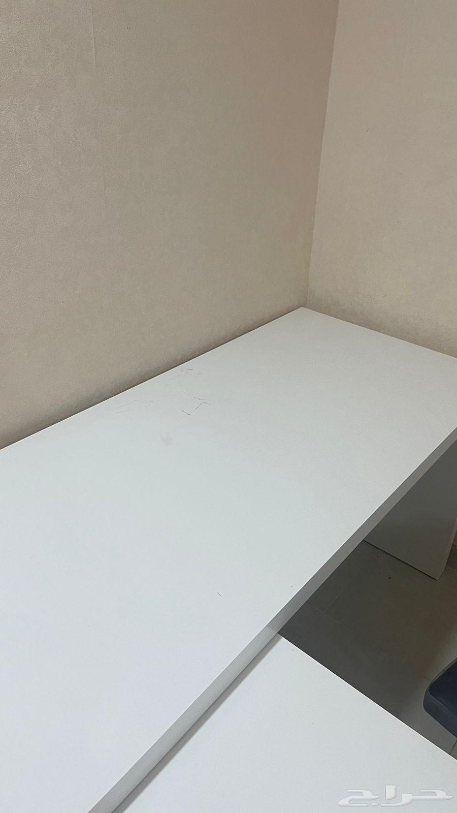 طاولة او مكتب من شركة MALM مع لوحة قابله للسحب64387885414018110